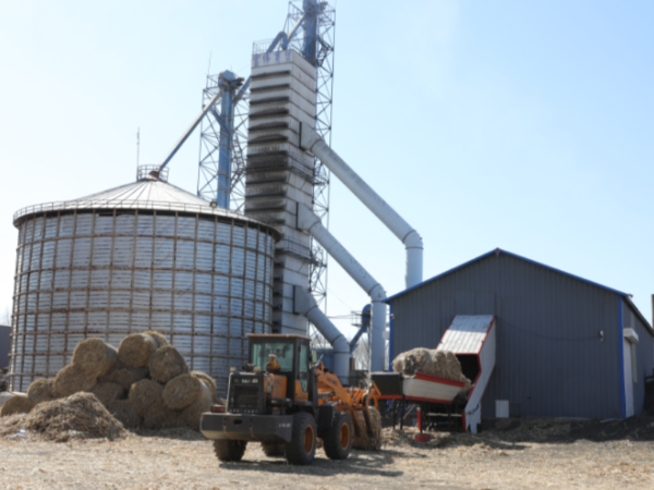 煤價上漲，糧食烘干用上生物質(zhì)秸稈大包直燃熱風(fēng)爐，一年省下30萬